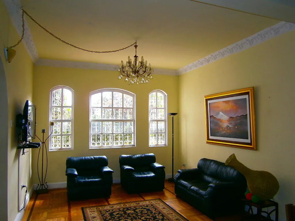 The Yellow House Кито Гостевой дом