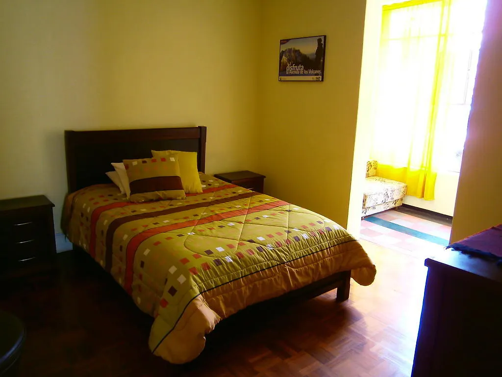 The Yellow House Кито Эквадор
