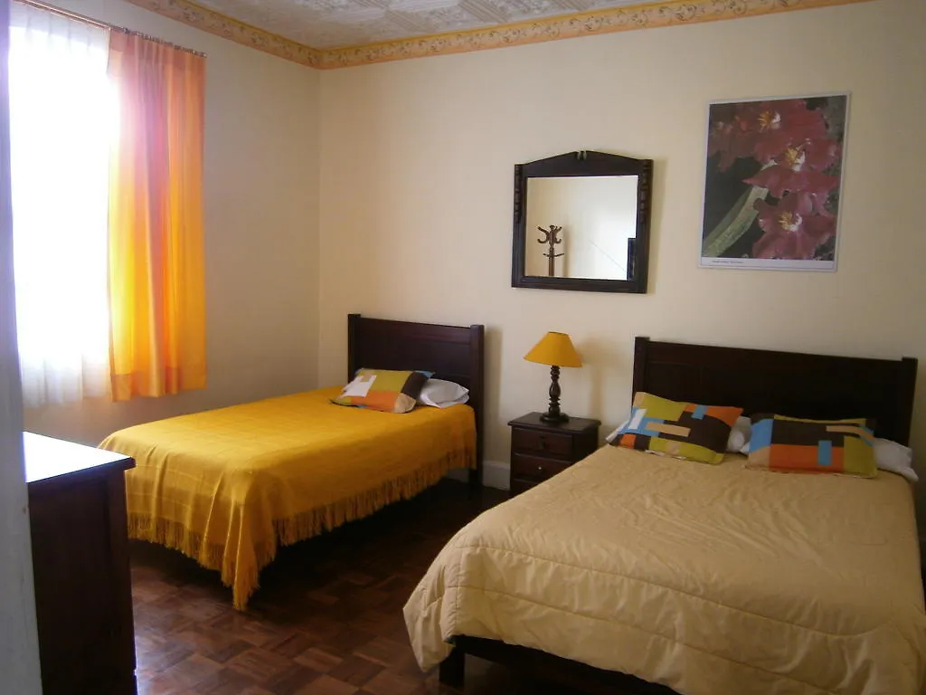 The Yellow House Кито