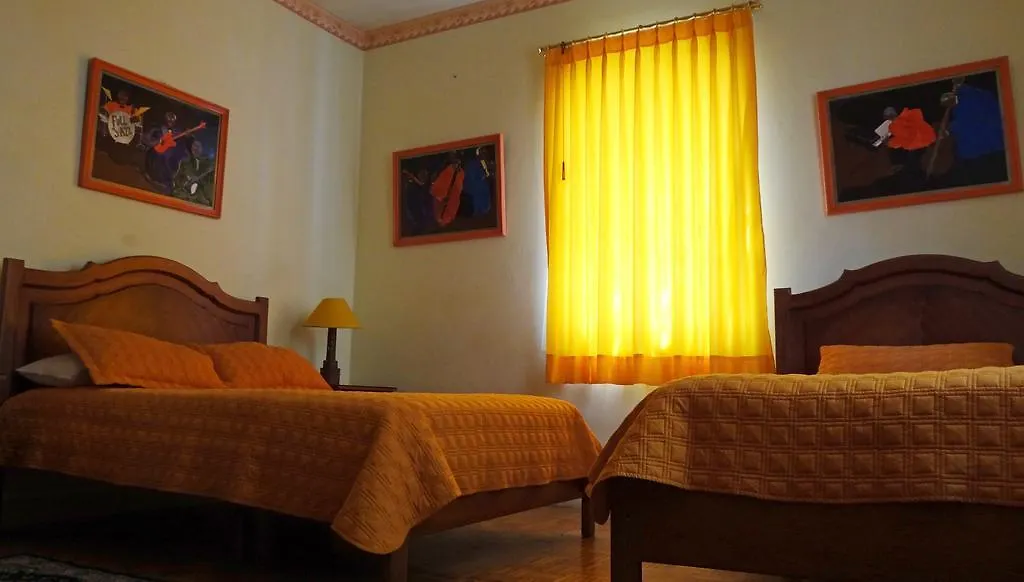*** Guest house The Yellow House Quito Ecuador